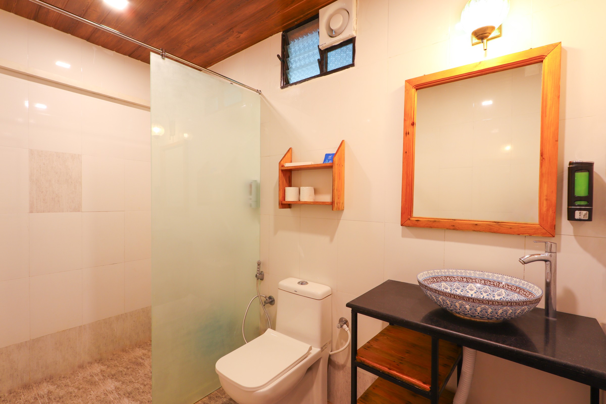 https://simrose-goa.com/stagliveaug/wp-content/uploads/2024/10/Bath1-2.jpg