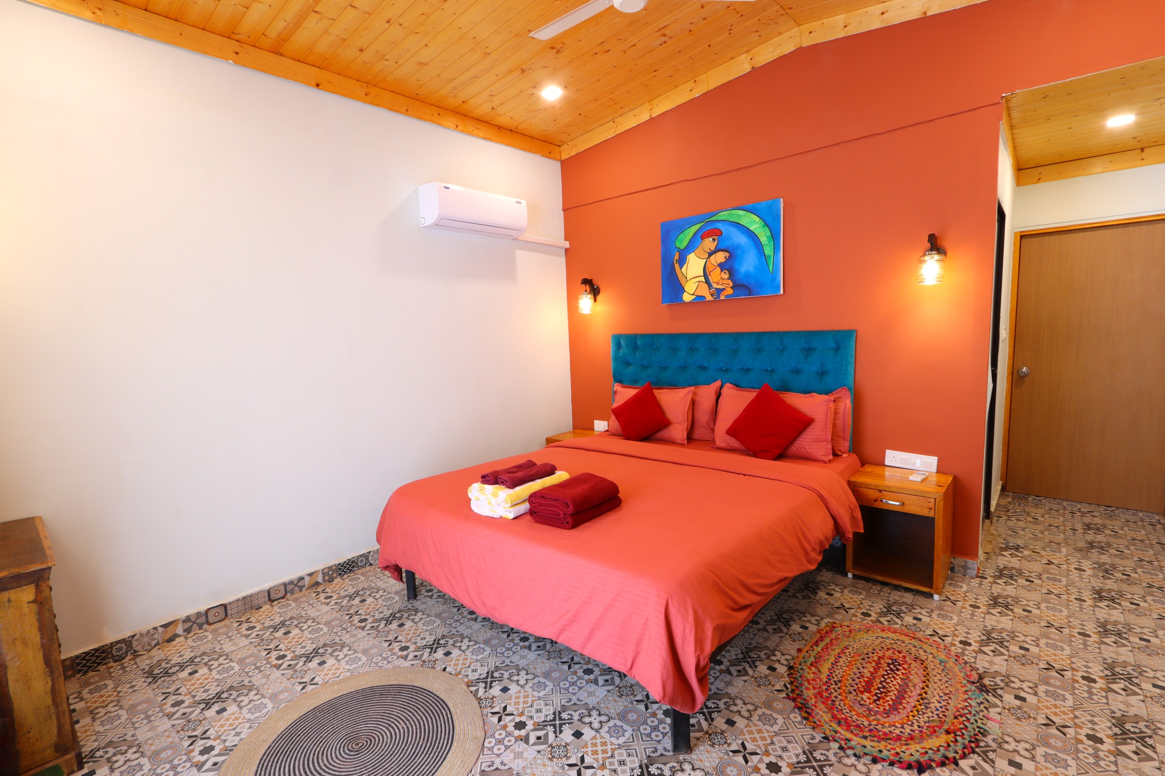 https://simrose-goa.com/stagliveaug/wp-content/uploads/2024/10/Bedroom-1-3.jpg