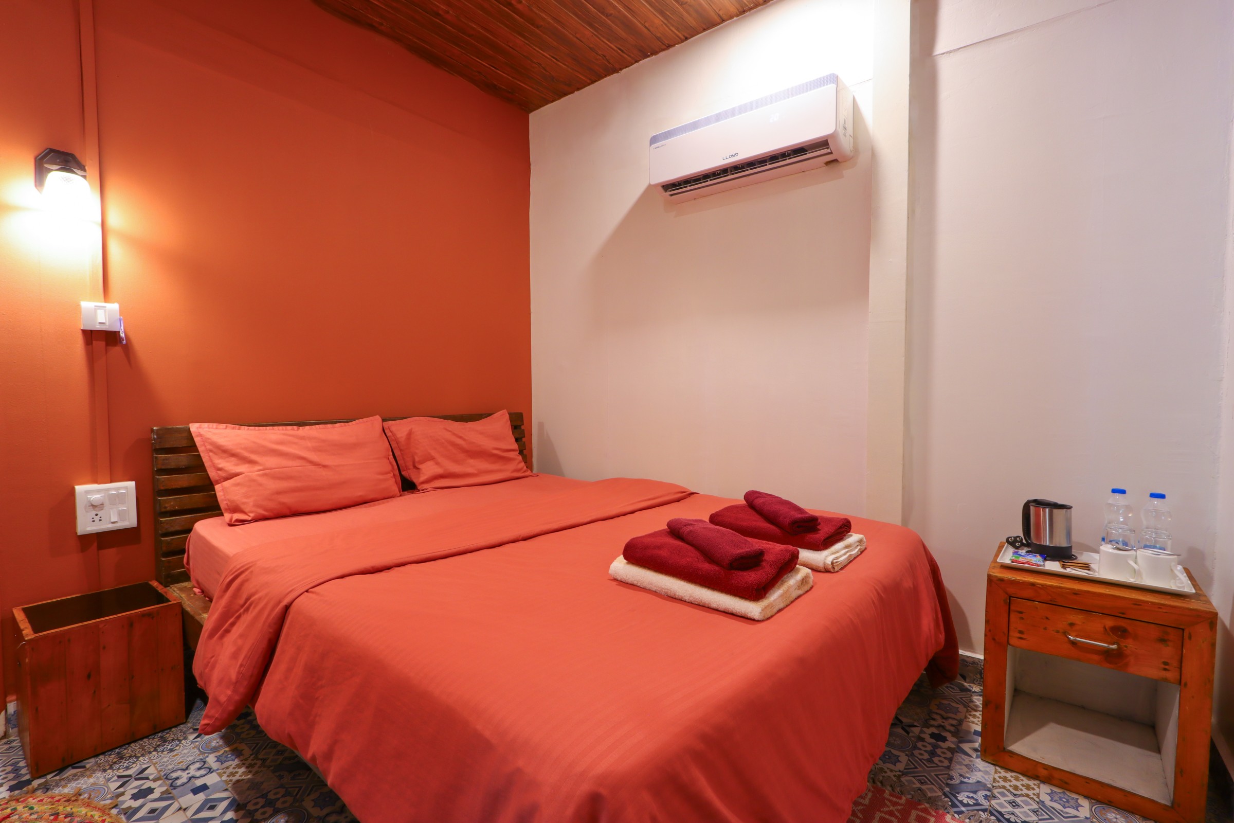 https://simrose-goa.com/stagliveaug/wp-content/uploads/2024/10/Bedroom-4-1.jpg