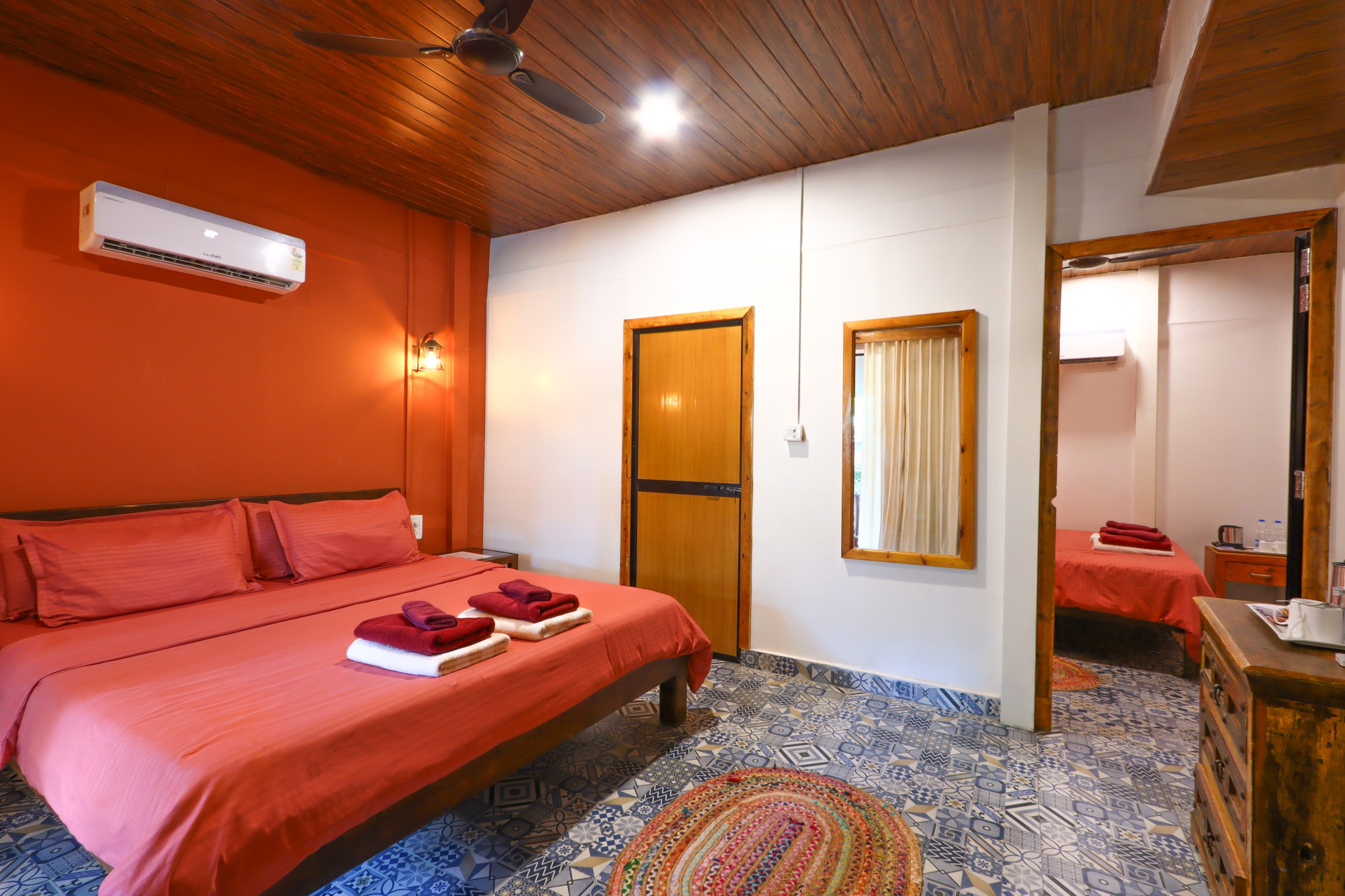 https://simrose-goa.com/stagliveaug/wp-content/uploads/2024/10/Bedroom-7.jpg