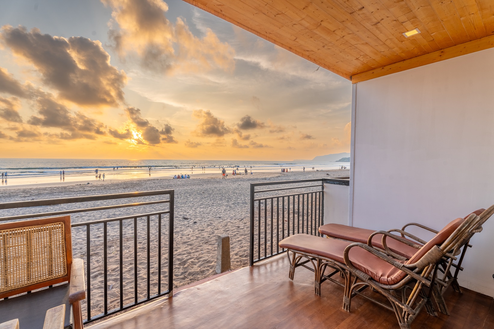 https://simrose-goa.com/stagliveaug/wp-content/uploads/2024/10/Front-sea-view-1s.jpg