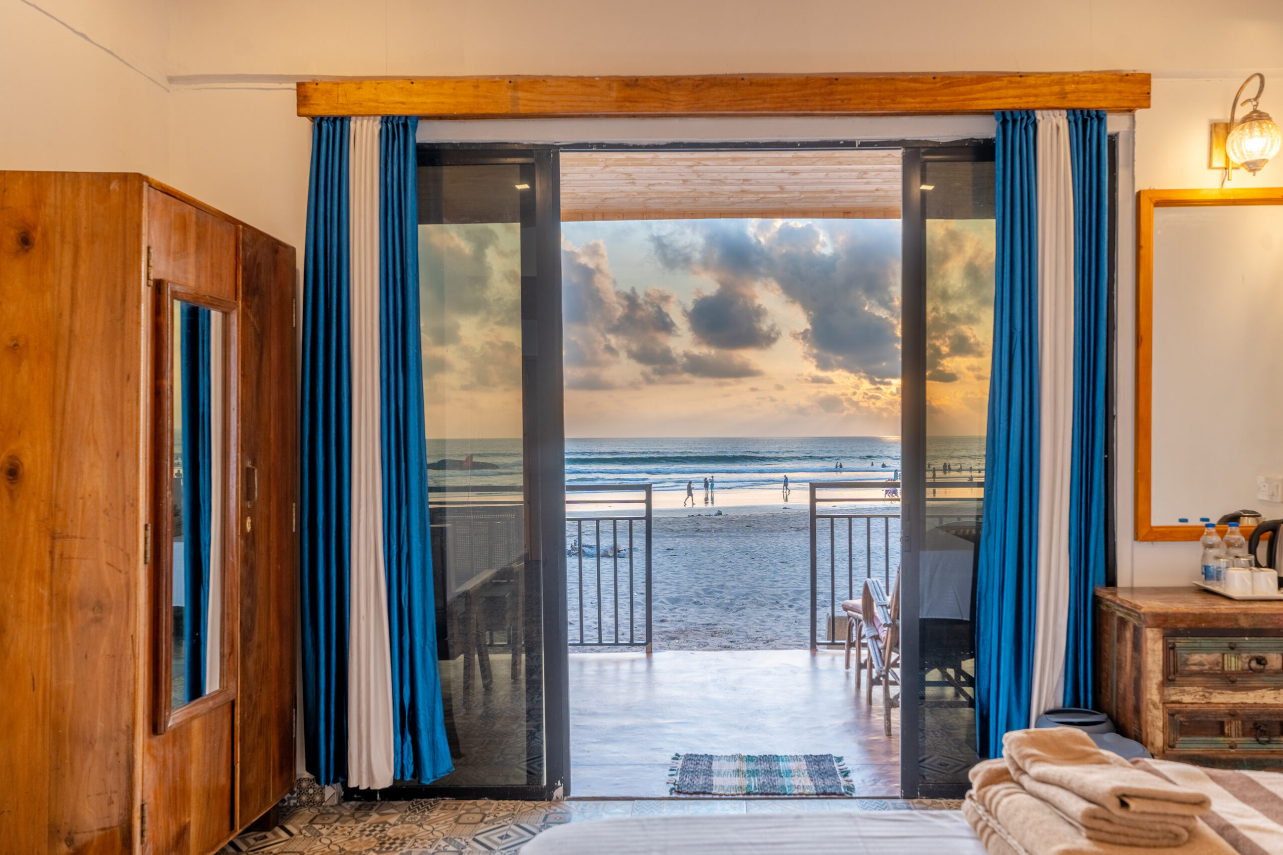 https://simrose-goa.com/stagliveaug/wp-content/uploads/2024/10/Front-sea-view-2-1-scaled.jpg