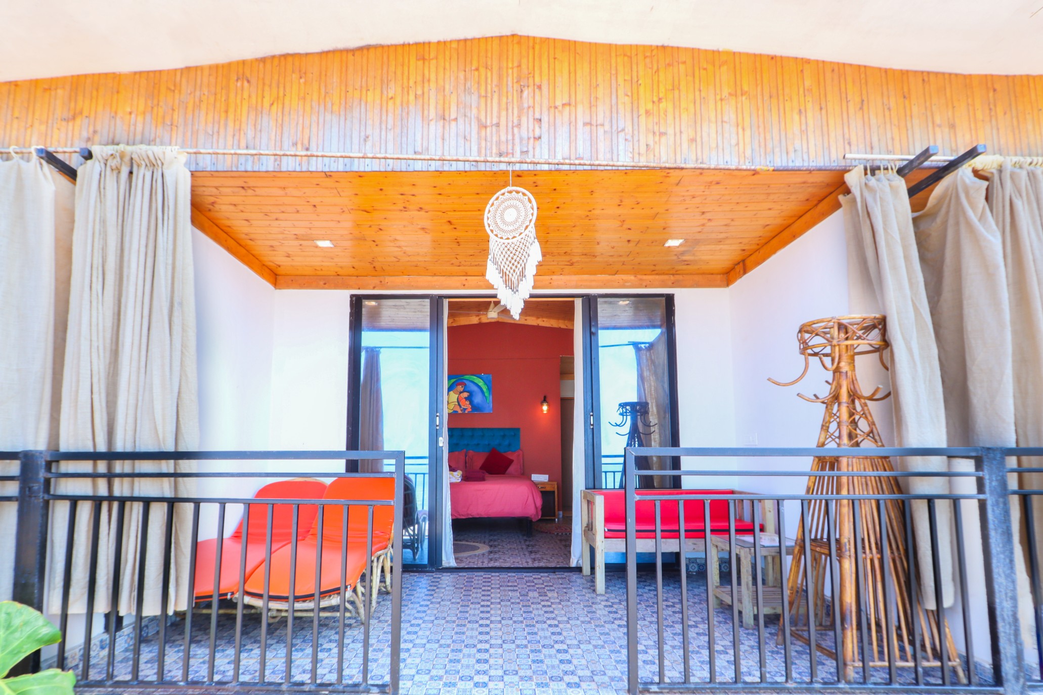 https://simrose-goa.com/stagliveaug/wp-content/uploads/2024/10/Room-outside-1.jpg