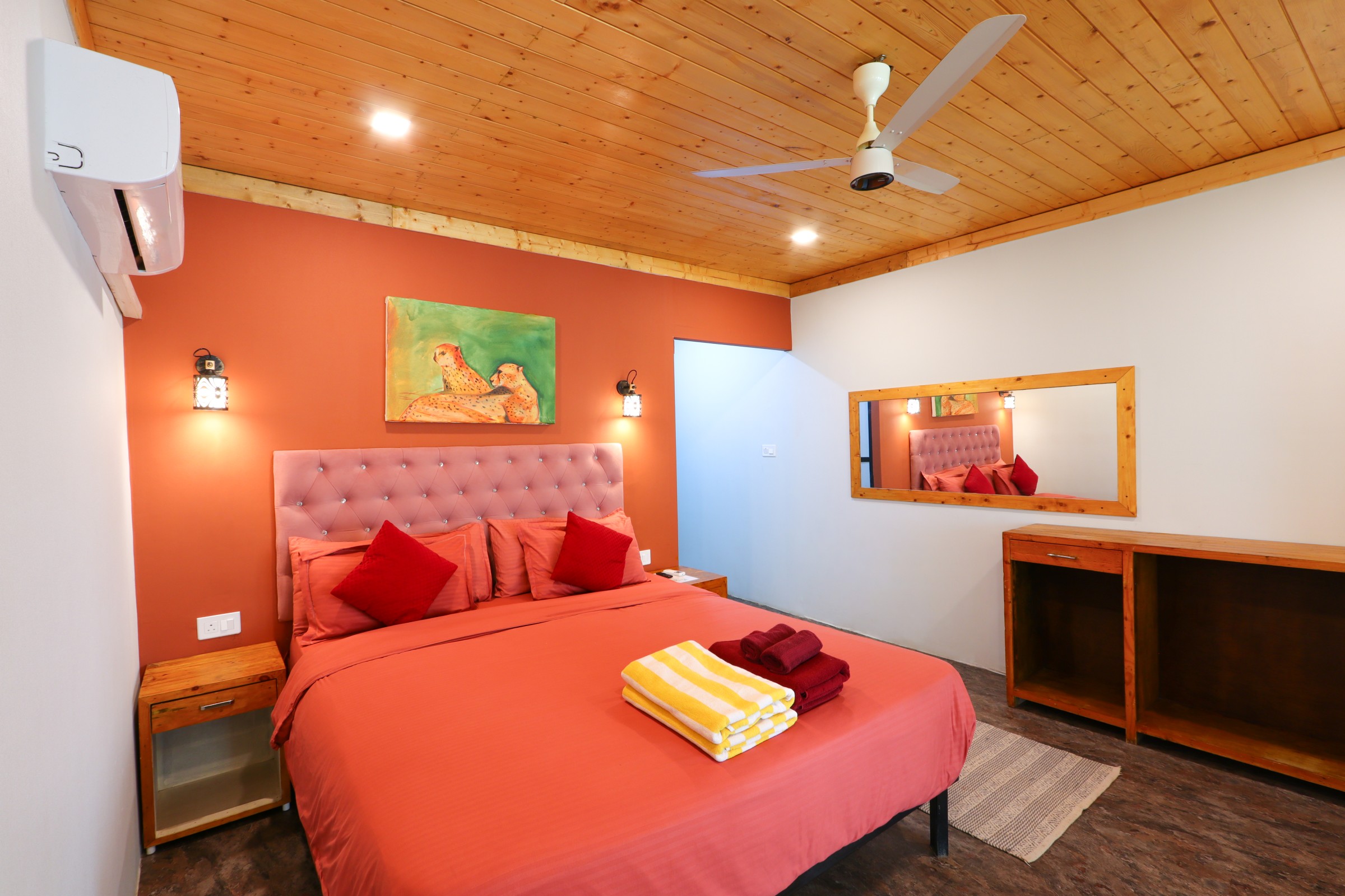 https://simrose-goa.com/stagliveaug/wp-content/uploads/2024/11/Bedroom-2-4.jpg