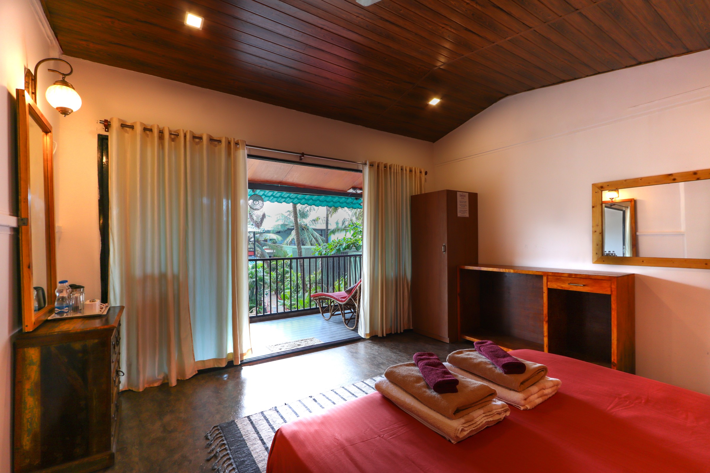https://simrose-goa.com/stagliveaug/wp-content/uploads/2024/12/Bedroom-4.jpg
