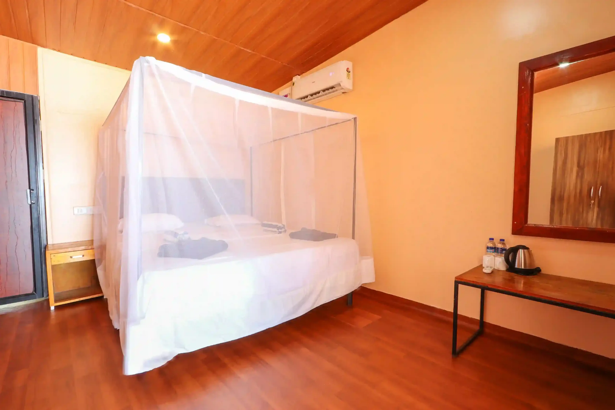 seastar-room-carousal-1